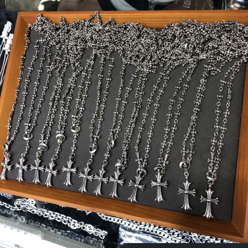 Ch**me He**ts necklaces